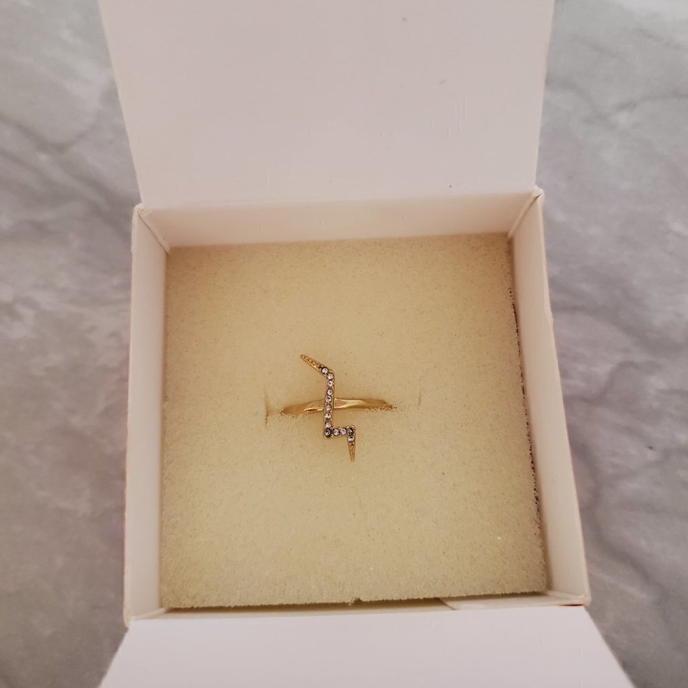 ⚡ NEW Stella and Dot Rhinestone Crystal Pave Minimalist Lightning Bolt Ring ⚡ - Picture 2 of 3